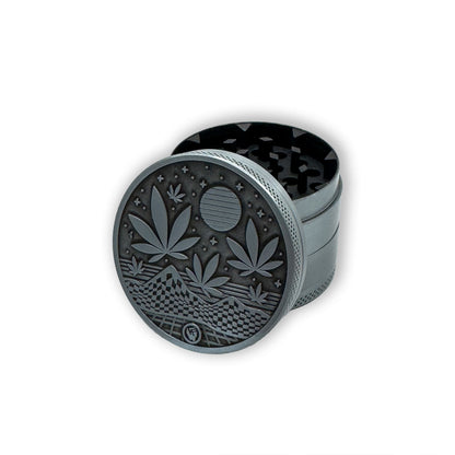 Silver Leaves Grinder Vorderansicht - 50mm Metallgrinder mit 3D-Blätterdesign